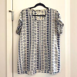 Large short sleeved pleione blouse